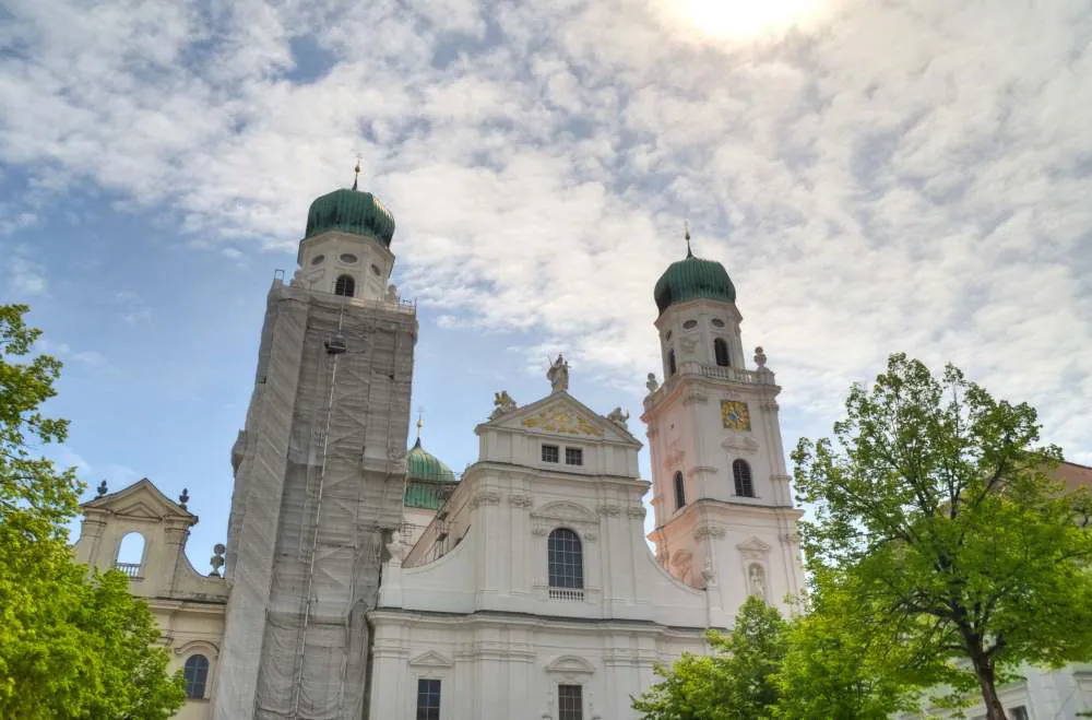 Gerüst am Nordturm des Passauer Doms St. Stephan, errichtet von Öller